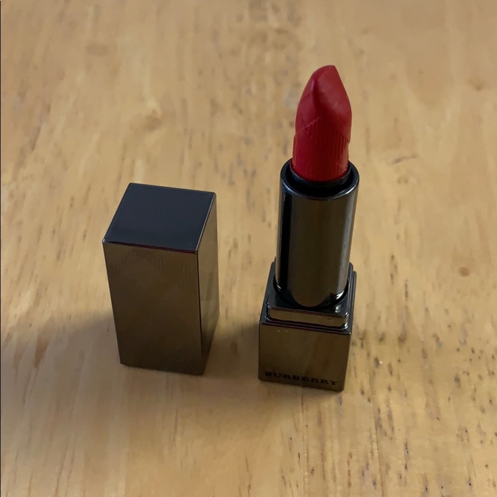 Burberry Kisses Lipstick - Military Red 109